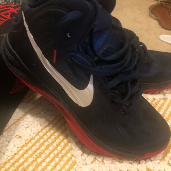 Men’s worn once Nike Sneaker.  11.5 - Picture 3 of 7